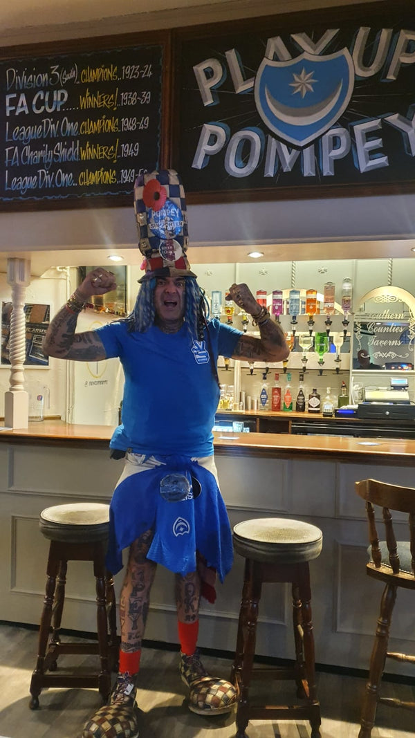 V-Sign T-Shirt - royal blue - blue & white